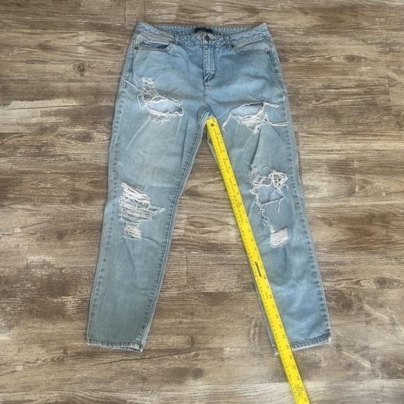 Forever 21 Straight Leg Size 27 Distressed Ripped Jeans - Picture 3 of 6